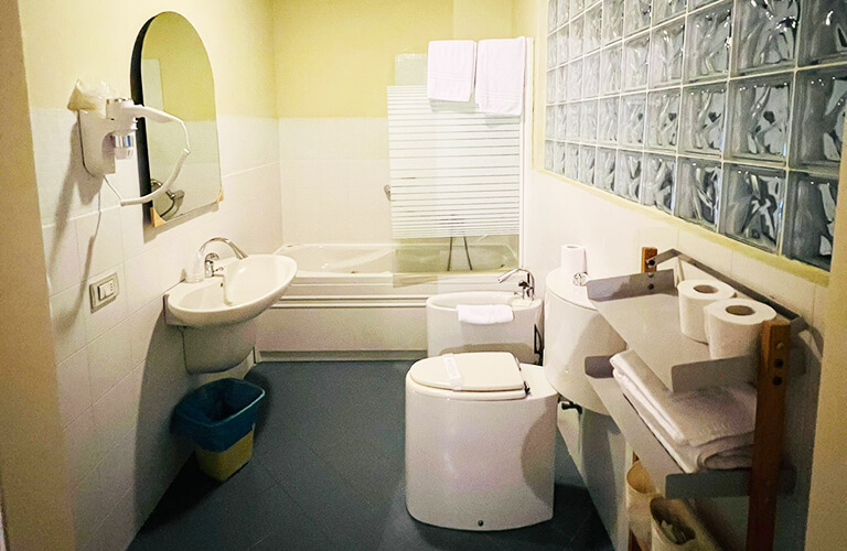 Camera quadrupla - bagno