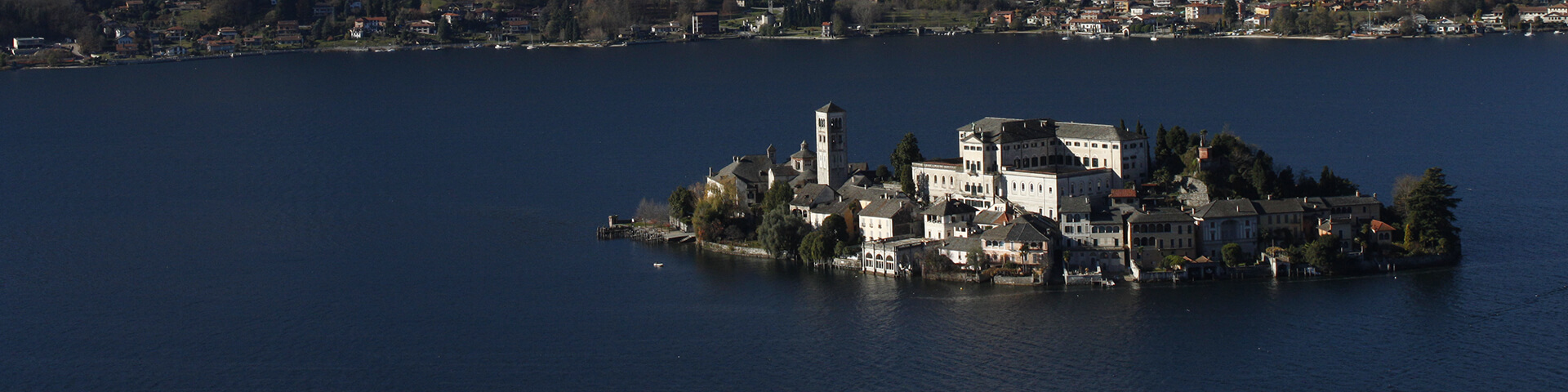 Isola di San Giulio vista dal Sacro Monte